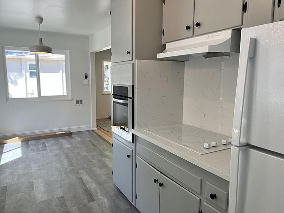 4th image of 3208 B St APT A