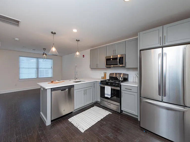 2445 N Front St #3 — Photo 6
