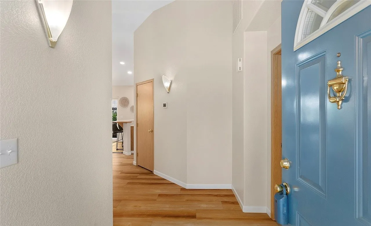 2 bed, 1395 sqft, $2,595 — Photo 2