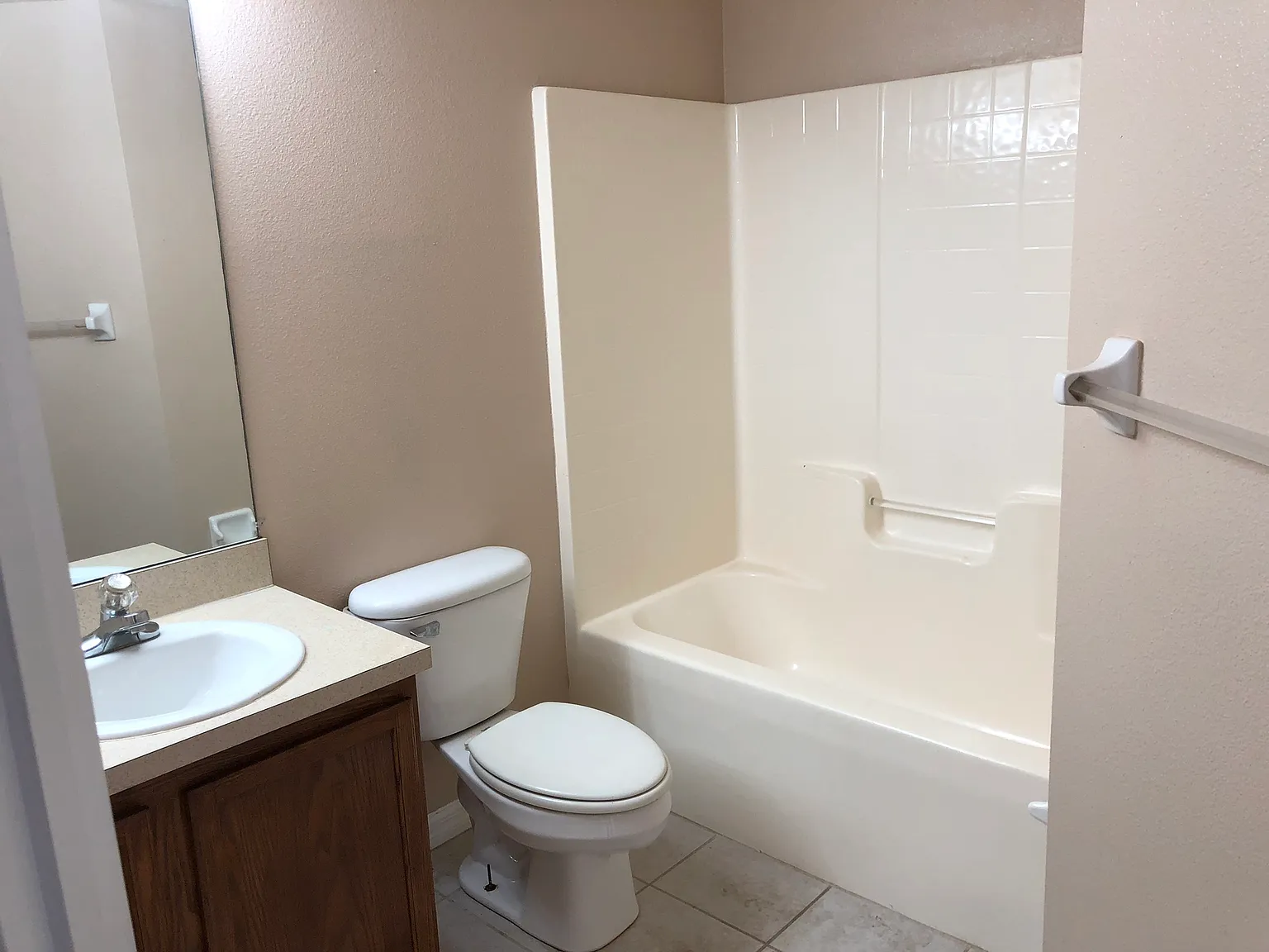 3 bed, 1151 sqft, $1,875 — Photo 2
