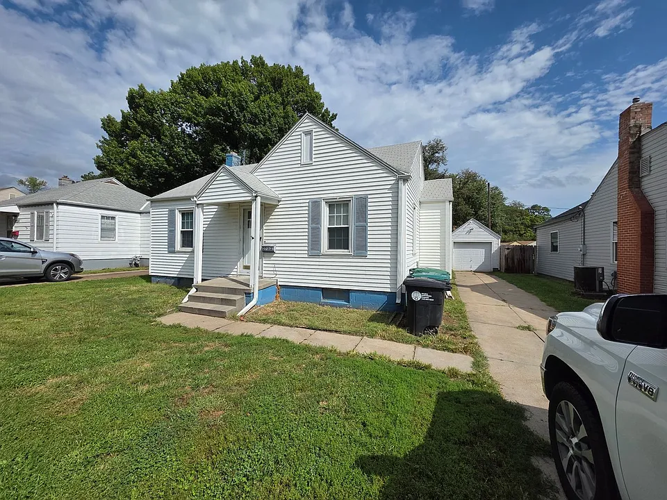 2732 Sharon Dr