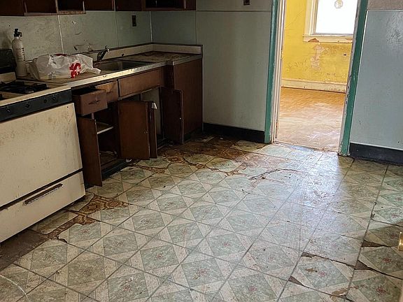 4th image of 4749 Sheffield Ave