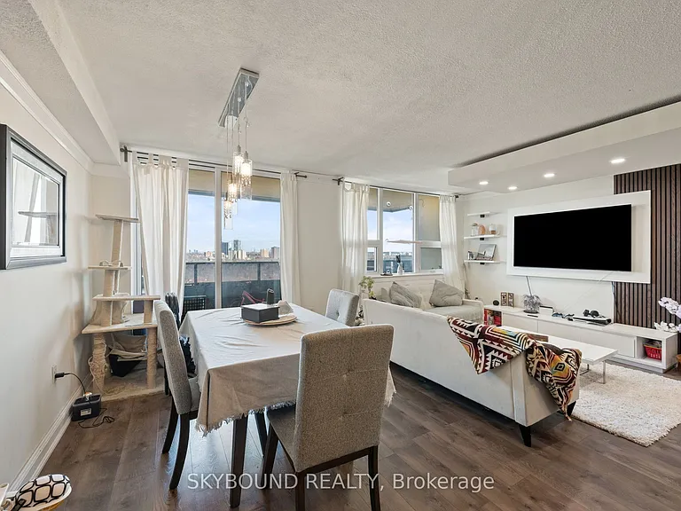 15 La Rose Ave #1510 — Photo 17