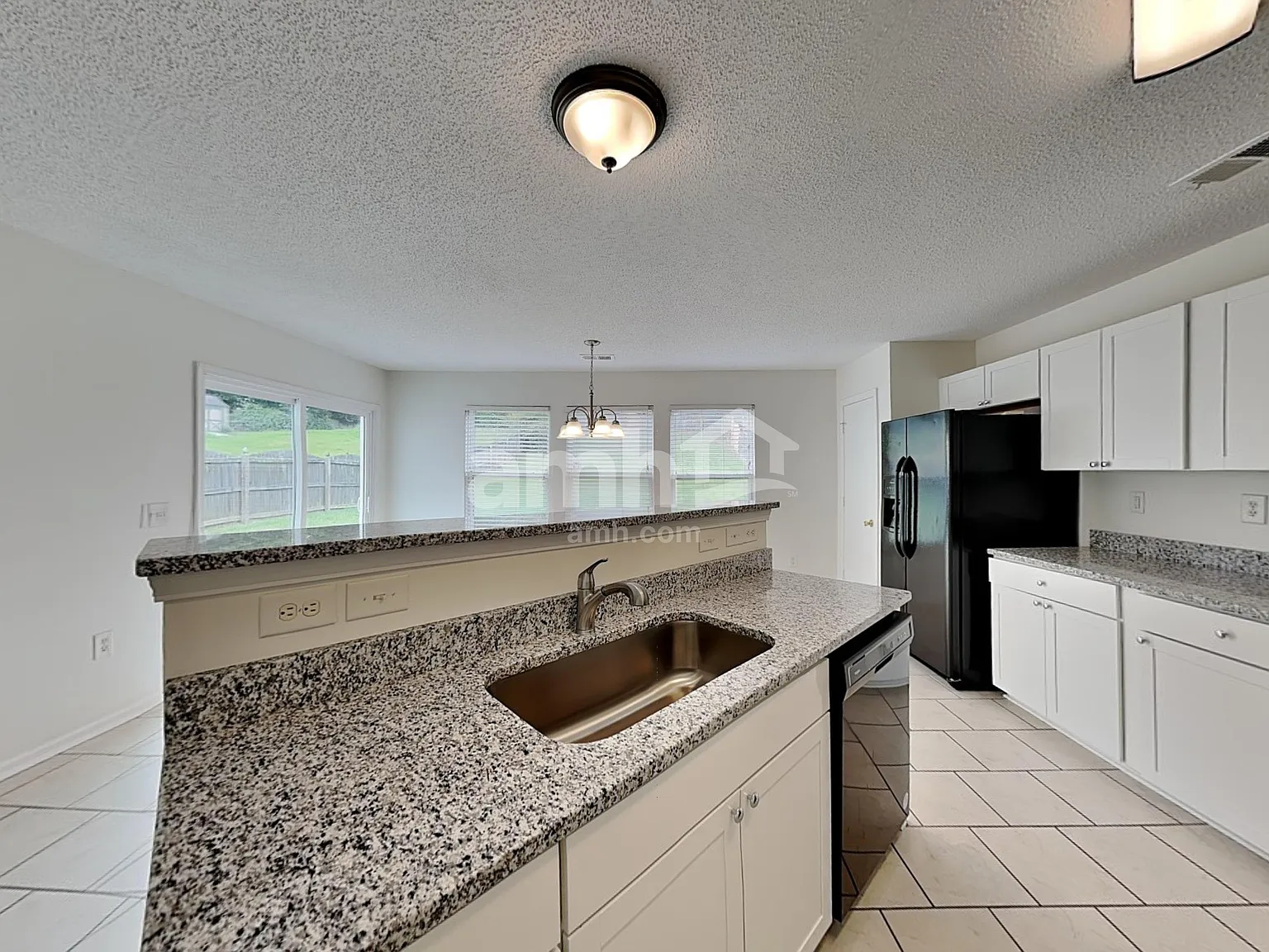 4 bed, 2.5 bath, 2016 sqft, $2,220 — Photo 4