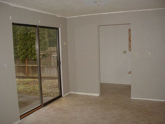 4th image of 4430 181st Pl SW