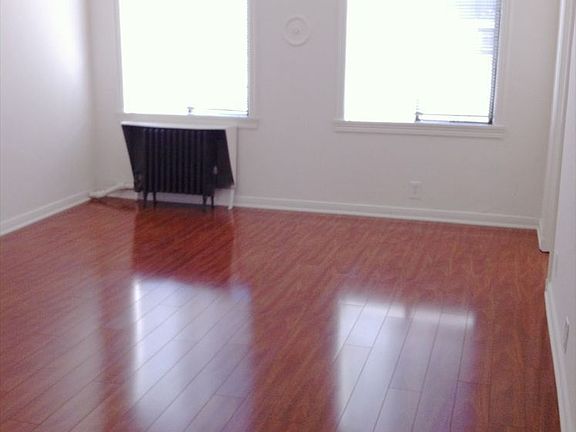 4th image of 801 Gramercy Dr APT 205)