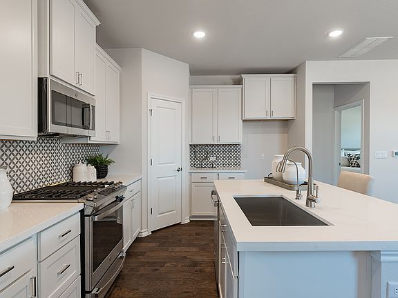 4th image of 2803 Mary Elizabeth Dr