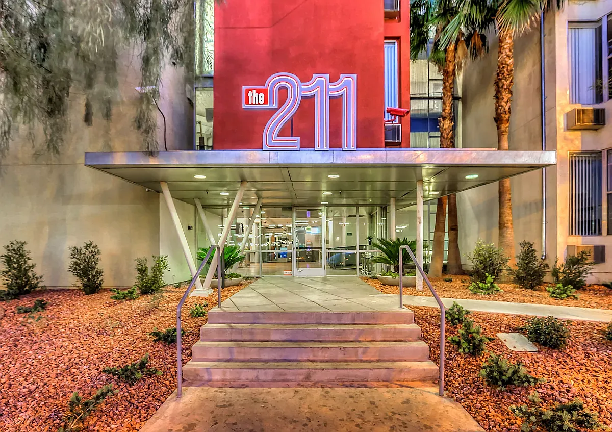 The 211 — Photo 1