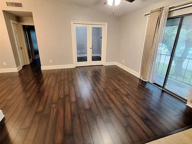 2425 Augusta Dr #4 — Photo 1