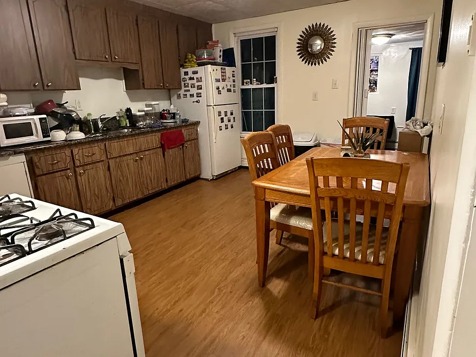 206 Paris St #1