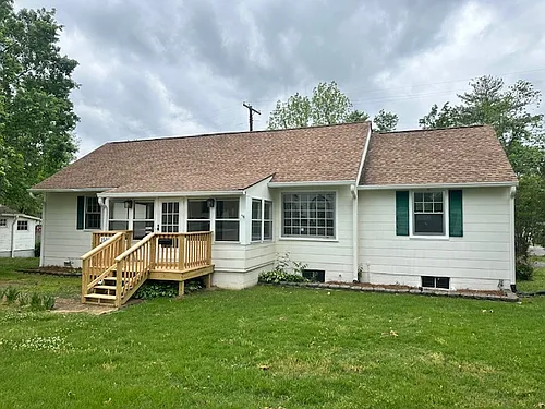 1500 Hadley Ave Photo 1