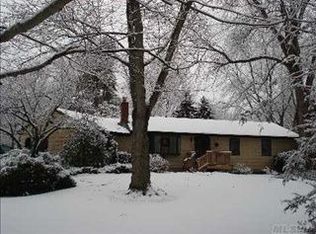 16 King Arthurs Ct, Saint James, NY 11780