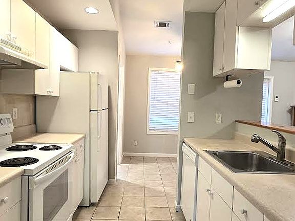 5th image of 4182 River Mill Dr