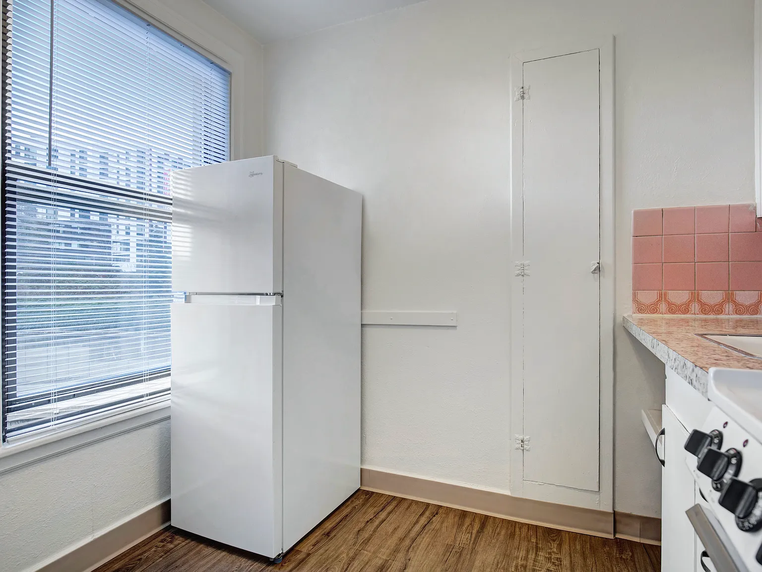 Studio, 375 sqft, $1,178 — Photo 4