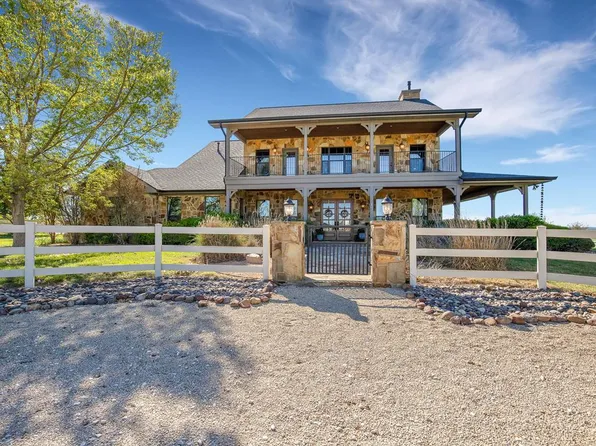 185 N Creekwood Rd, Kerrville, TX 78028