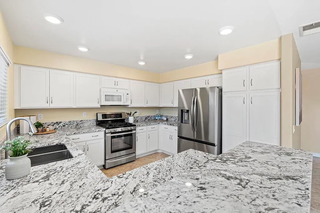 4 bed, 1717 sqft, $4,500 — Photo 3