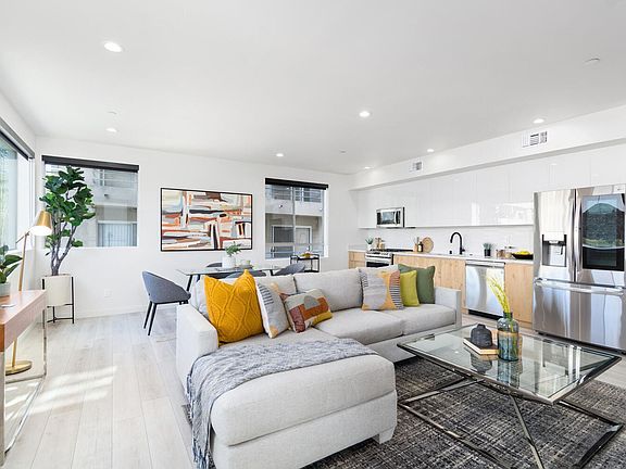 4th image of 124 S Croft Ave #301