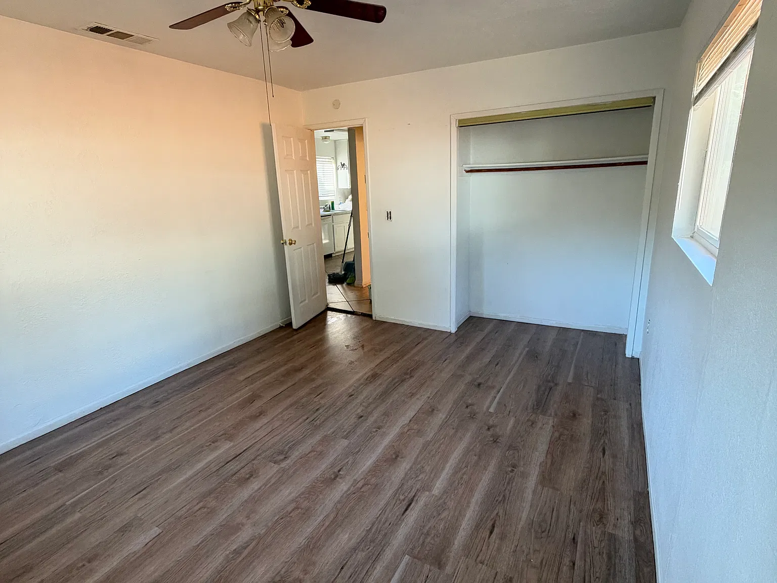 4 bed, 1276 sqft, $1,000 — Photo 2