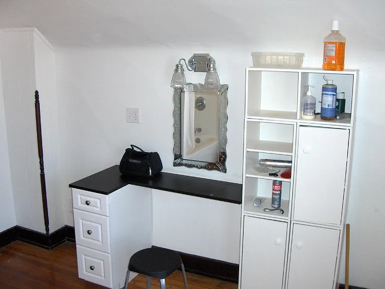3rd floor full bathroom