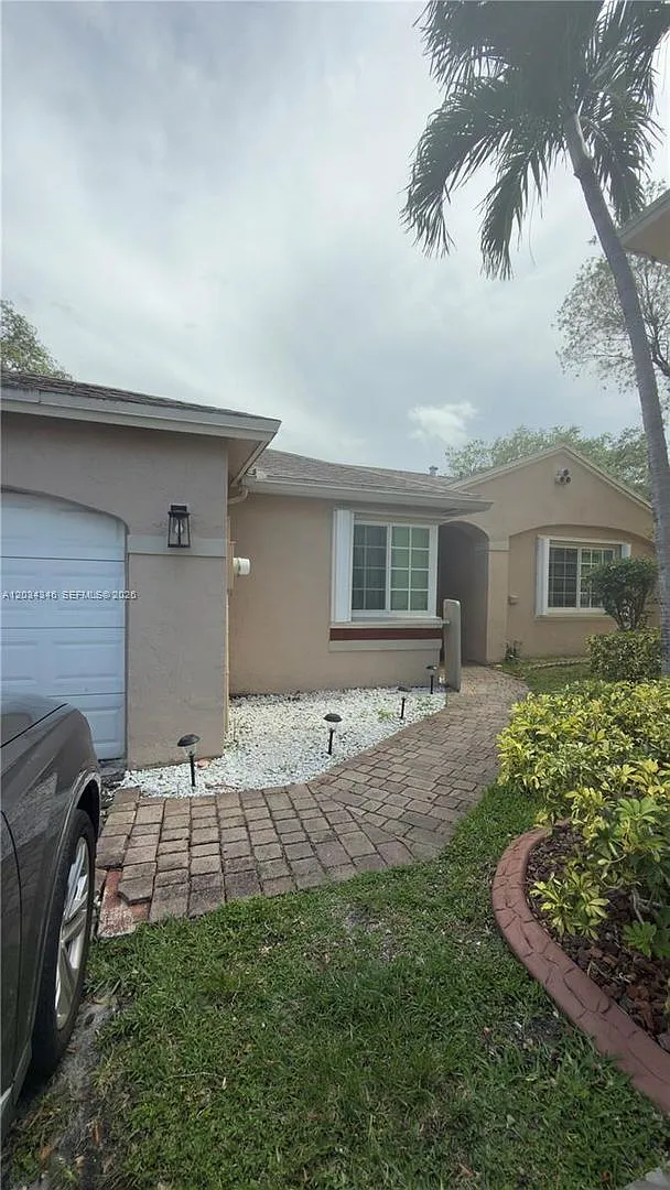 11727 Nw 12th St #11727 Pembroke Pines, Fl 33026 — Photo 1