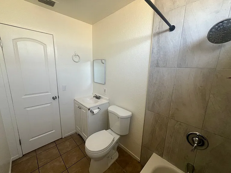 P027 — Photo 17