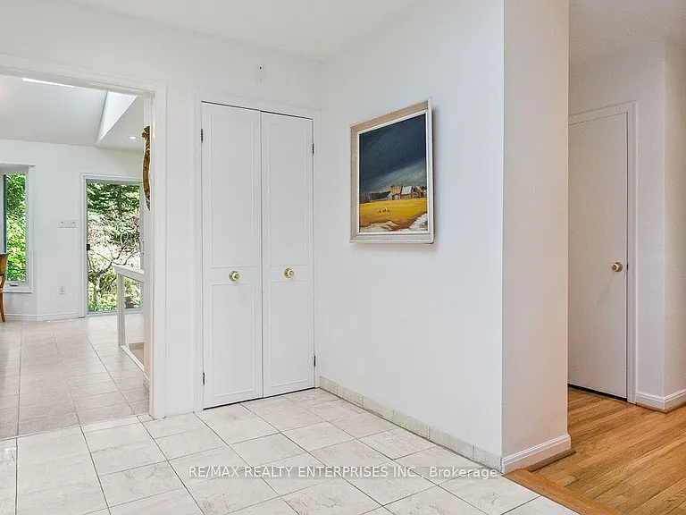 1373 Queen Victoria Ave — Photo 6