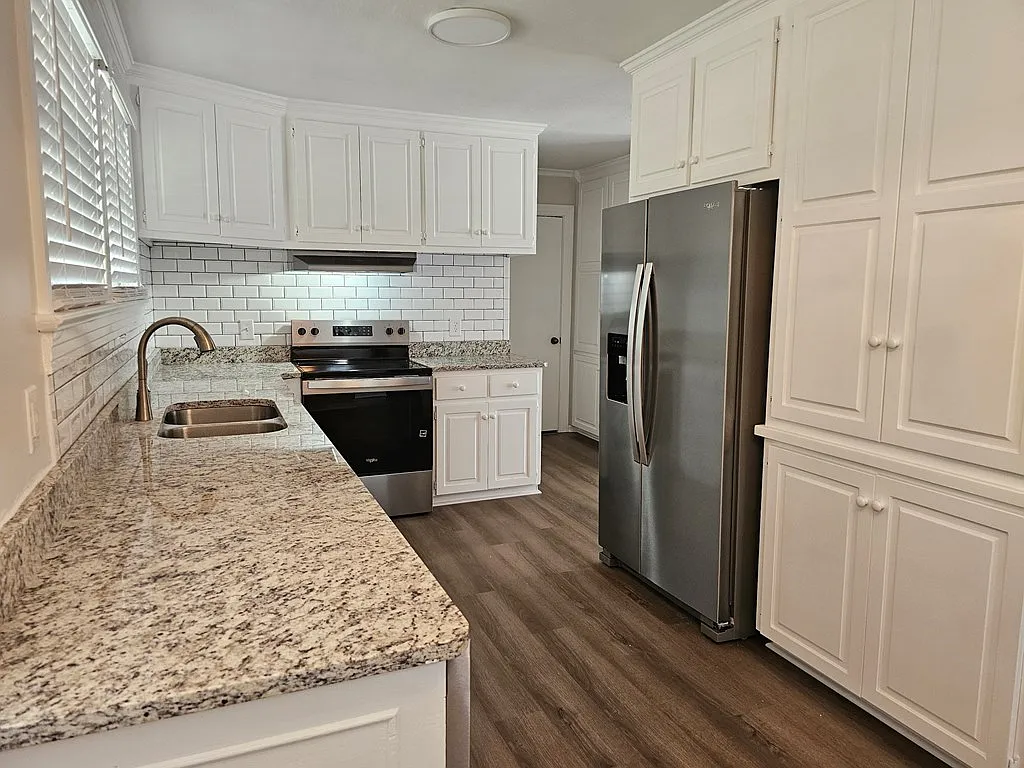 4 bed, 2.5 bath, $1,700 — Photo 3