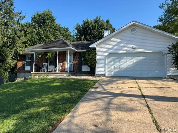 1202 Deer Run Dr, Washington, MO 63090