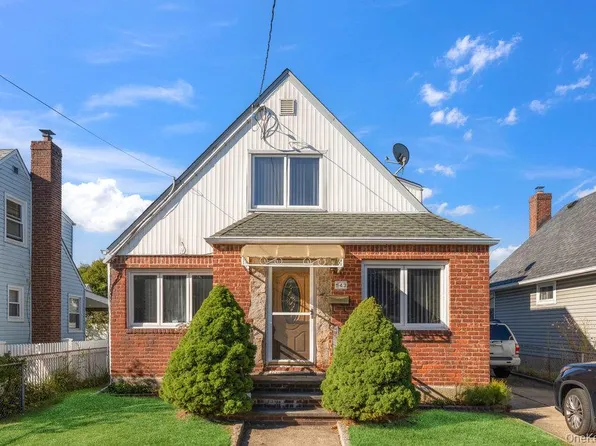 543 Lakeville Road, New Hyde Park, NY 11040