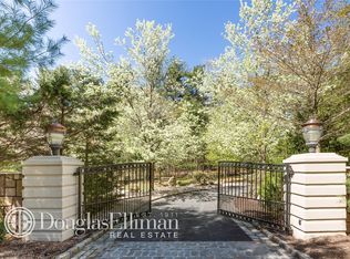 1330 Wolver Hollow Rd, Upper Brookville, NY 11771