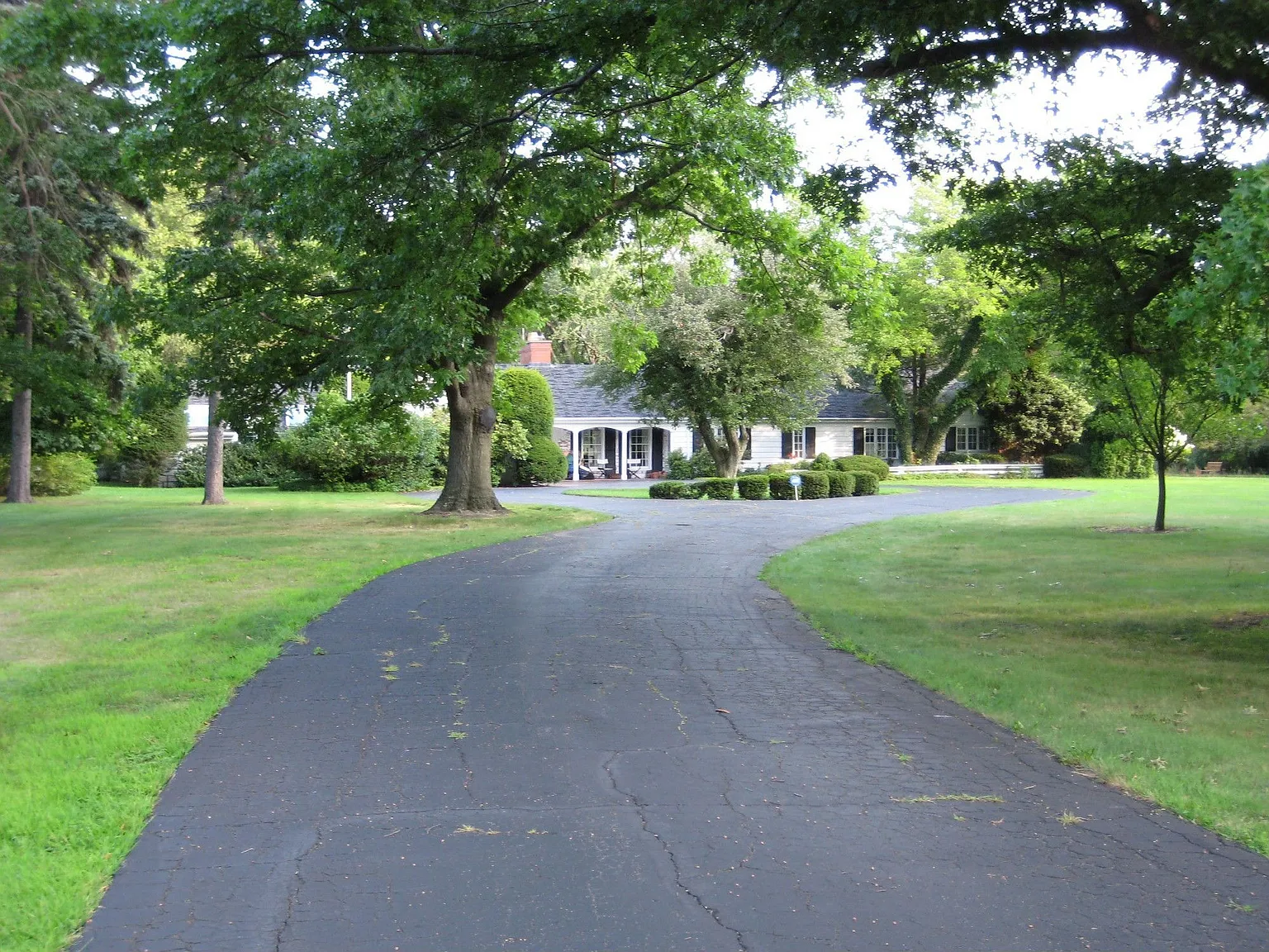 4660 Wolf Rd photo 1