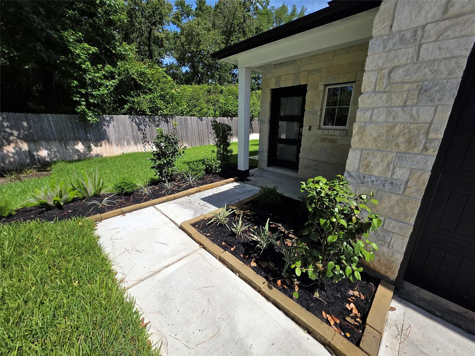 5 bed, 3.0 bath, 3008 sqft, $2,950 — Photo 3