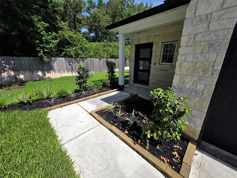 110 Elm Tree Cir — Photo 3