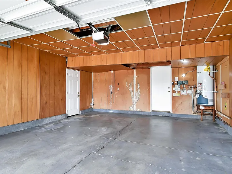 754 Yale Ln — Photo 35