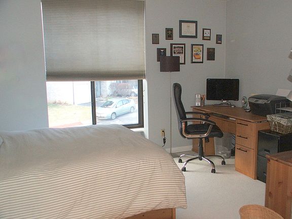 Bedroom has Office Alcove