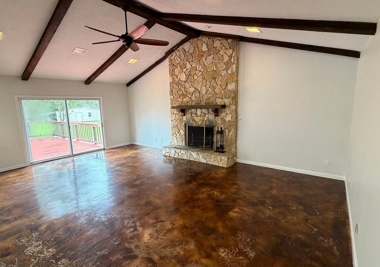 3 bed, 2.0 bath, 1725 sqft, $1,750 — Photo 2