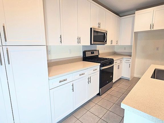 5th image of 15992 Jamie Ln #1