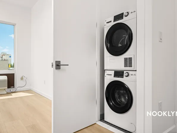 26-04 Jackson Avenue image 10 of 42