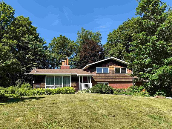 3rd image of 22 Churchill Ave