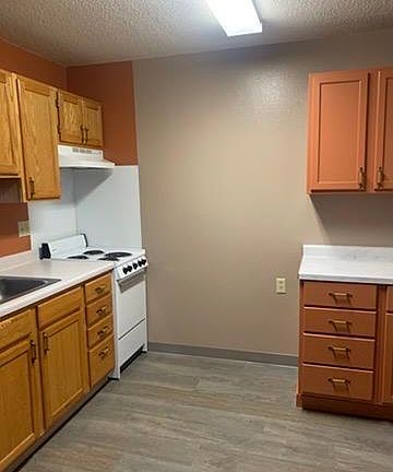 5th image of 31 Chestnut St E #2