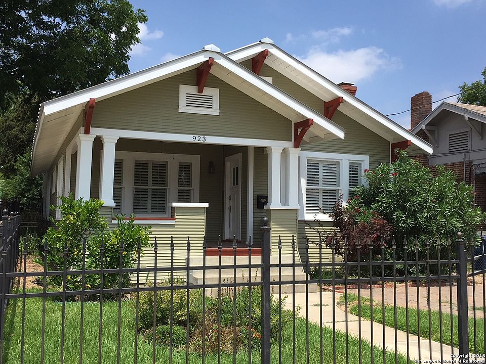 1st image of 923 N PINE ST