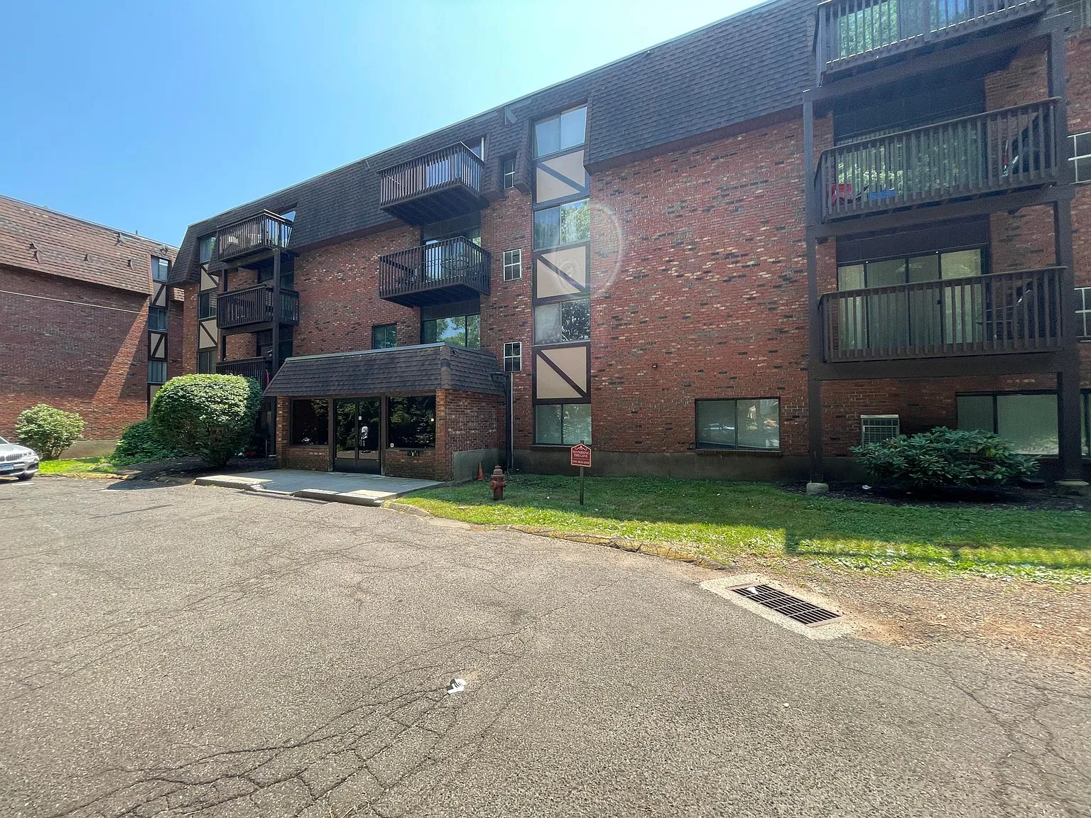 2 bed, 1100 sqft, $1,700 — Photo 4