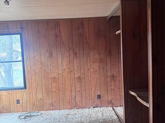 5th image of 124 Rustic Ave