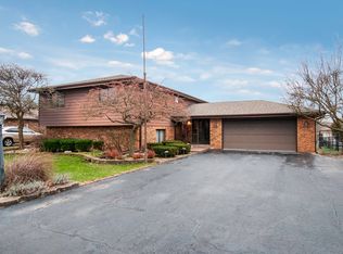 8733 W 98th St, Palos Hills, IL