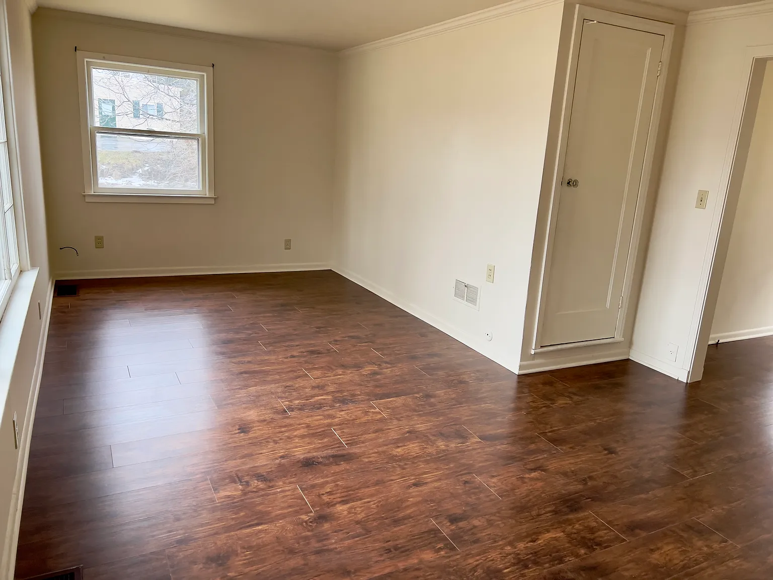 2 bed, 908 sqft, $1,950 — Photo 2