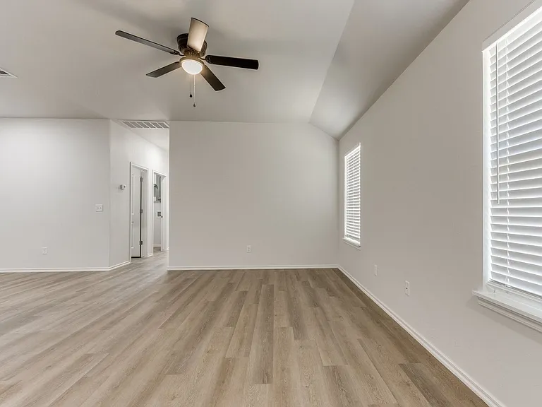 1541 Pavy Pkwy — Photo 25