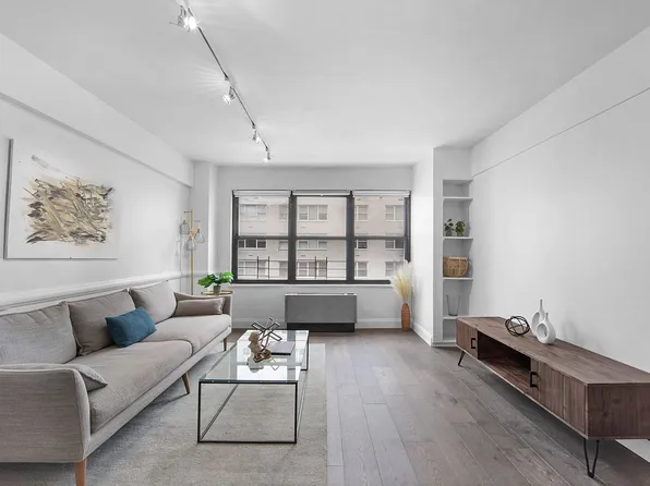 140 E 56th St APT 9E, New York, NY 10022