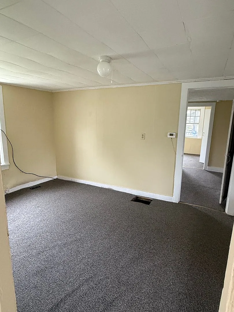 816 Voluntown Road — Photo 4