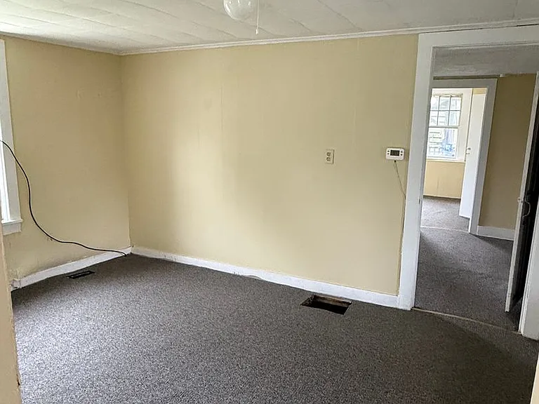 816 Voluntown Rd — Photo 4