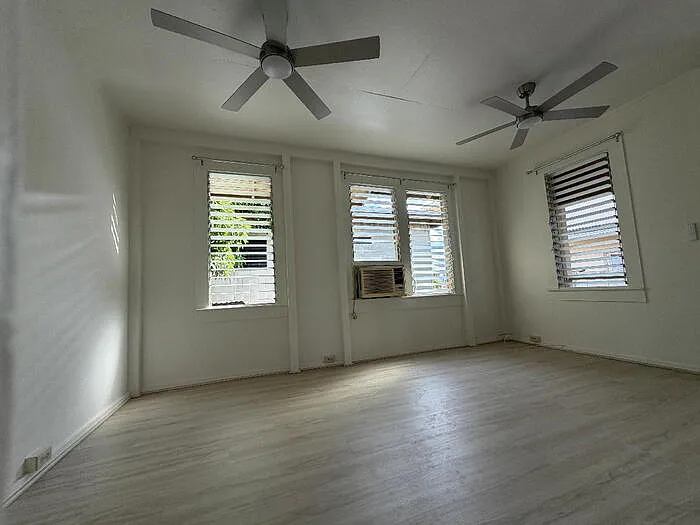 3239 Harding Ave #3239 — Photo 2